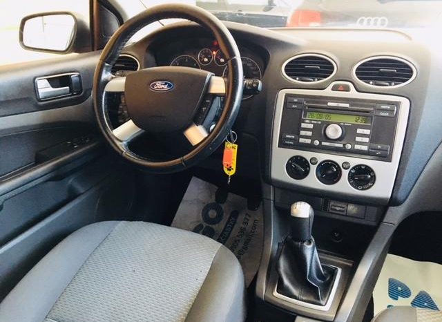 Ford FOCUS sedan 1,6 TDCI Titanium full